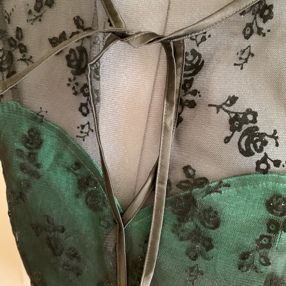 ❌SOLD❌Voodoo Vixen Emerald Dress - Picture 8 of 14